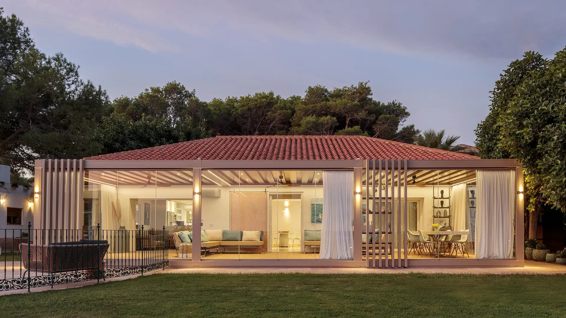 AP-410 Solar LED Retractable Pergola