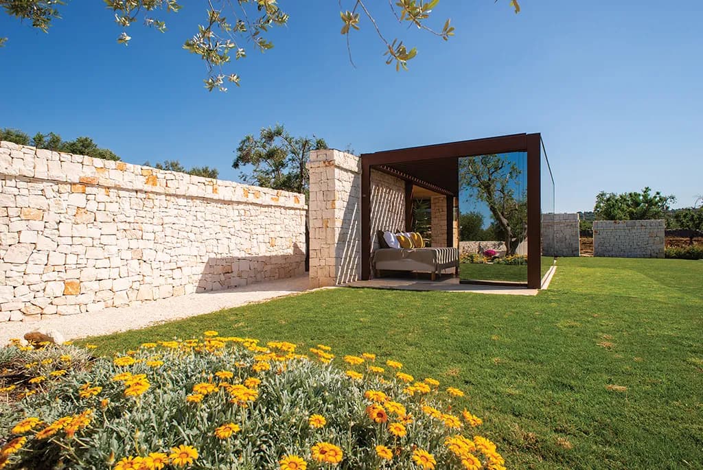 AP-430 Freestanding Retractable Pergola detail