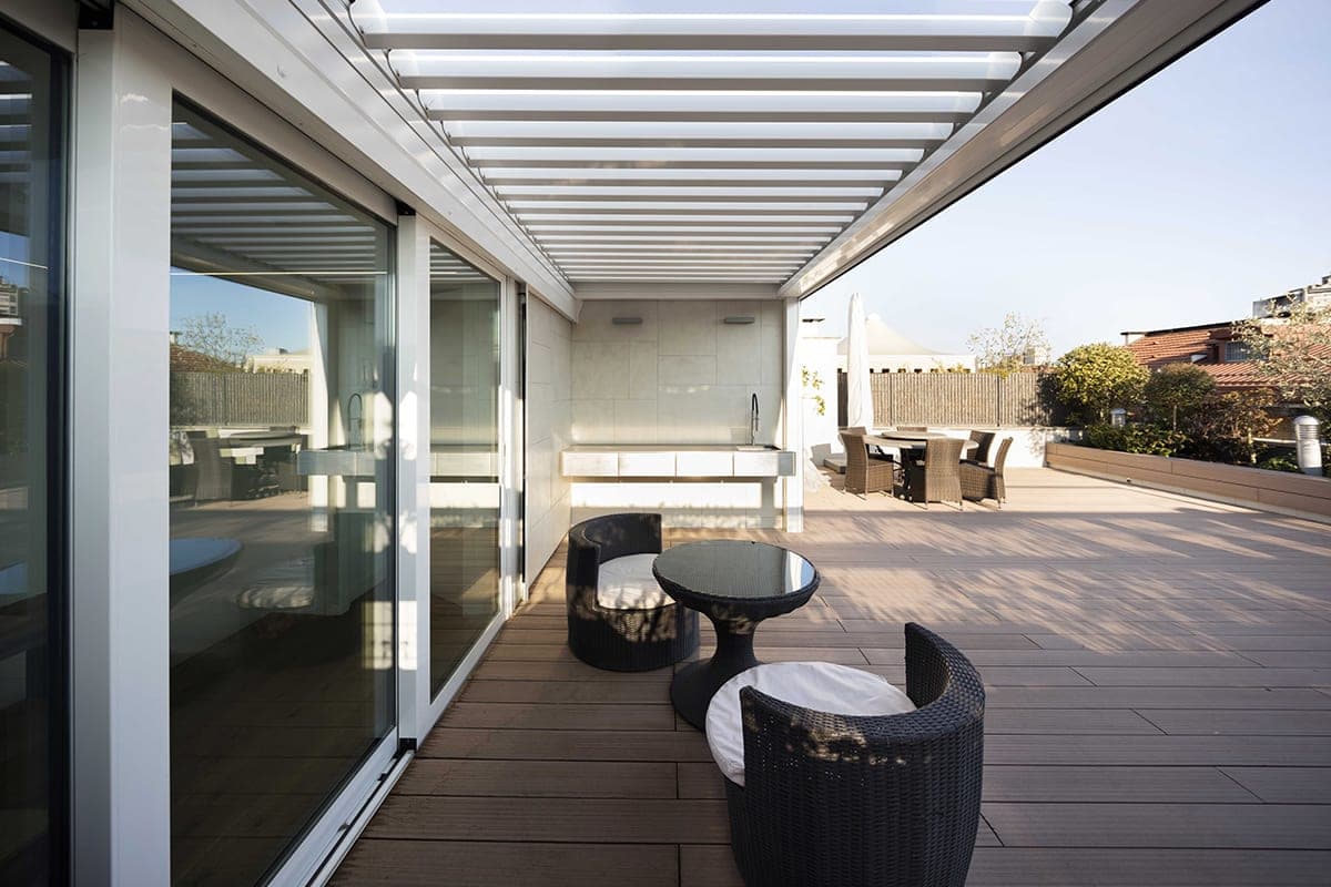 AP-110 Manual Louvered Pergola detail