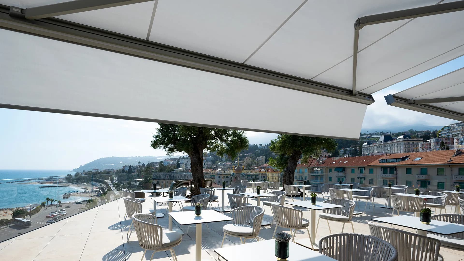Riviera shade for a seafront hotel terrace