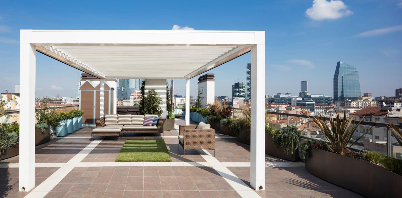 A green pavilion for a Milanese courtyard